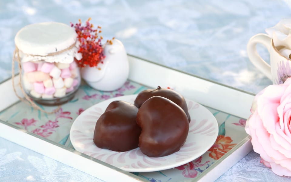 Palmeritas de chocolate servidas con el vaso rosa de Fast